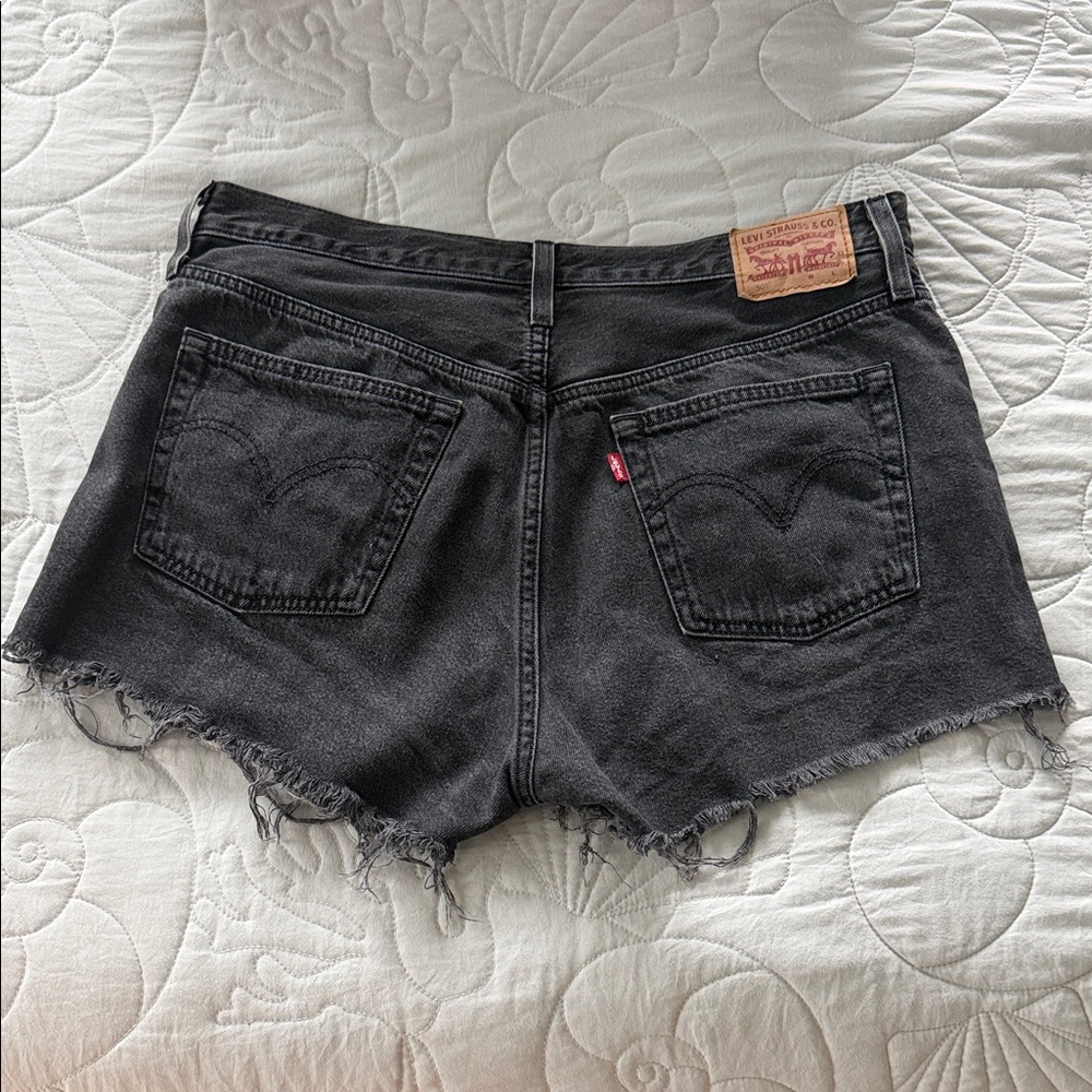 Levi's 501 Black Denim Distressed Women's Shorts Size 30 - Picture 3 of 10
